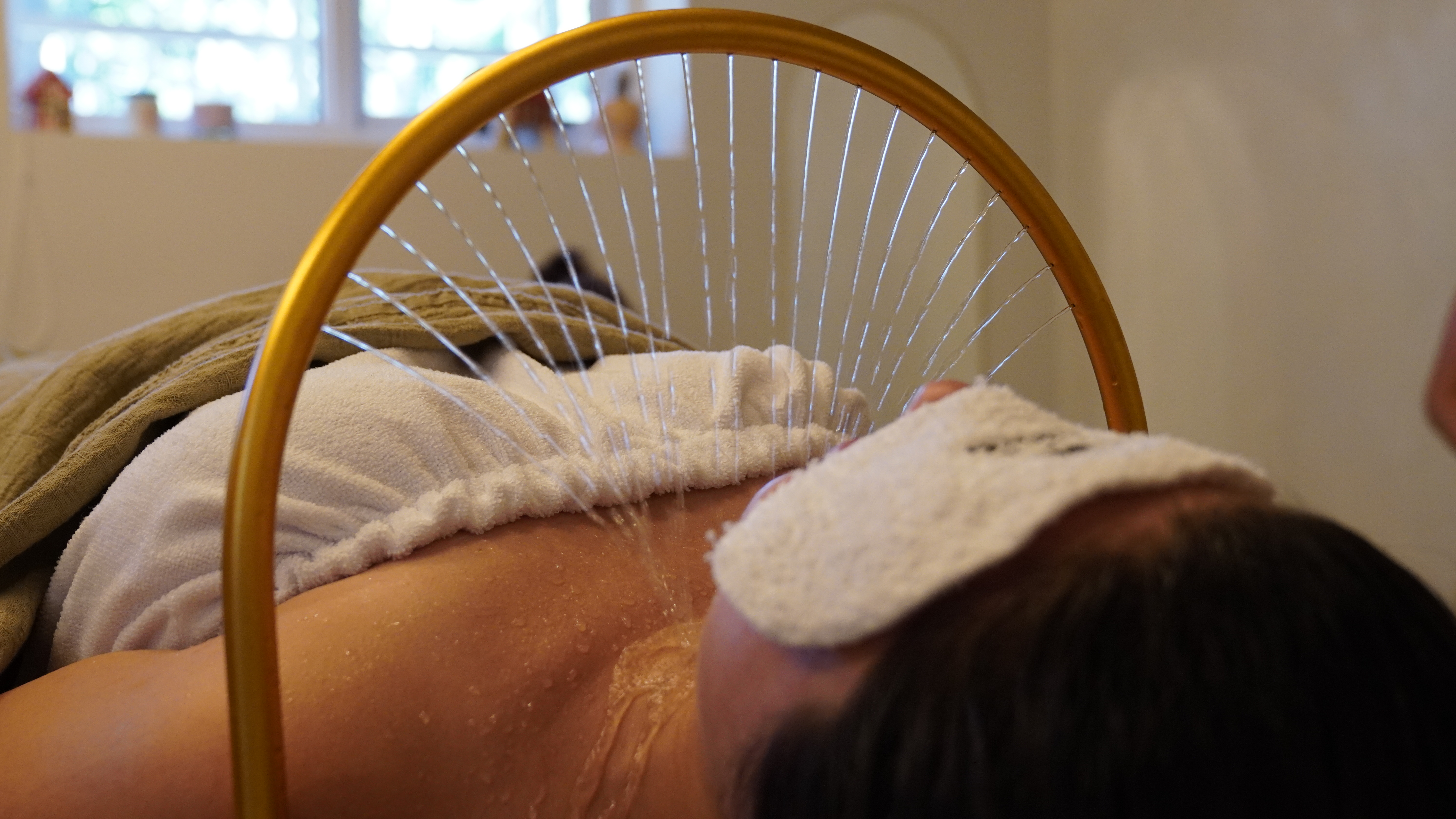 Tratamiento Head Spa con hilos de agua